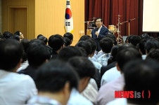직원들과 대화 나누는 박원순 시장
