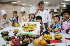 고사리 손으로 빚은 송편 어때요?