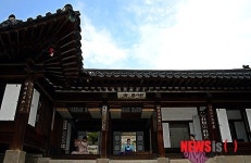 푸른 하늘 고궁 아래서 우리음악듣기