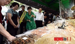 박근혜 대통령, 인천 부평종합시장 방문