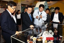 2013 생명산업대전 참석한 이동필 장관