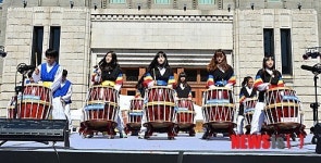 북을 두드려요