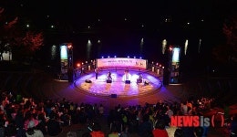 수변무대 콘서트 운치있네