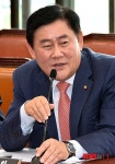산업위로 옮긴 최경환 원내대표