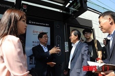 버스정류소 점검하는 박원순 시장
