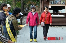 안전산행, 불조심 캠페인 하는 종로소방서