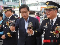 구미, 진평파출소 개소식서 건배하는 김귀찬 경북경찰청장