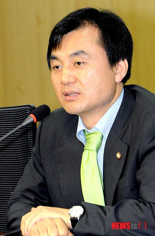 안 국방부 장관, 12·3 비상계엄 특전사 부대 방문 장병 상처 위로하고 군심 다지기
