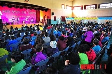 2013 한반도 드림 축제 한마당 열린 쌍용초등학교 체육관