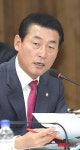 [2013국감] 질의하는 황영철의원
