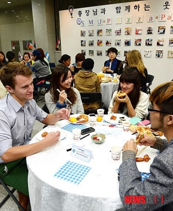 숙명여대, 총장과 외국인 학생 함께하는 피자 파티