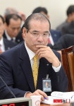 [2013국감]의원 질의 듣는 이종수 수협회장