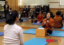 신사문화센터 방문한 신연희 강남구청장