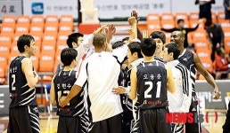 KT, KCC에 극적인 승리 거둬