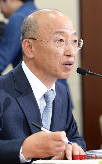 답변하는 장관 후보자
