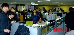 압수수색중인 CNC 사무실