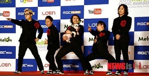 장미여관, 개성 넘치는 포즈