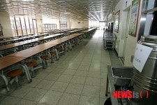 아이들 없는 초교 급식소