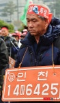 영업 번호판 목에 건 레미콘 노동자