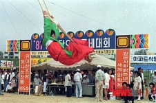 1987년 강릉단오제 그네 뛰는 여인