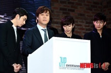 스마일게이트와 MOU 나선 정욱 JYP 대표