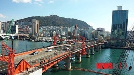 부산 명물 ‘영도대교’ 47년 만에 다리 상판 들어 올린다
