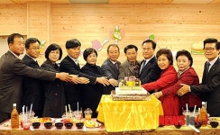 완주 로컬푸드 도농상생터 개장 떡케익 절단