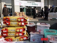 쌀과 김장김치를 전달하는 ‘성가사랑나눔’