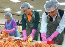 쌀과 김장김치를 전달하는 ‘성가사랑나눔’