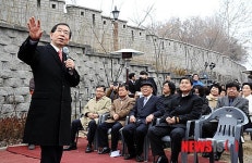 성곽풍경 보존된 장수마을