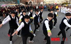 밀양고등학교 학생들의 멋진 밀양아리랑 플레시몹