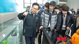 GS칼텍스 여수공장서 설명듣는 여수석유화학고