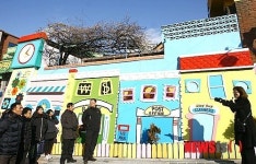 동화마을 방문한 공무원들