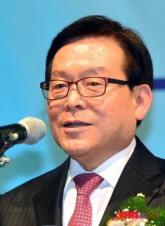 제4회 수입의 날 환영사하는 신태용 협회장