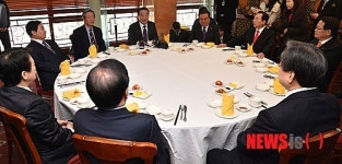 한 자리 모여 앉은 여야 중진
