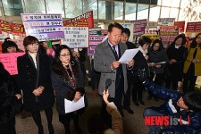 학부모단체 거센 항의…한 발 빼는 도의회