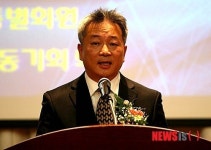 강원발전21 출범 알리는 김흥기 상임의원