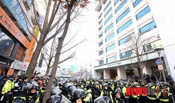 병력배치 되는 경향신문사 주변도로