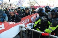 도로 막으면 인도로...