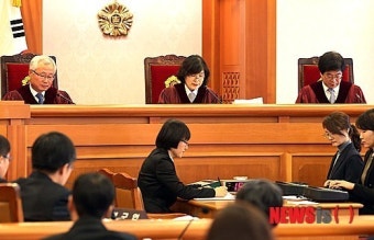 헌재, 이진숙 위원장의 탄핵 규정 정지 가처분 수용하여 헌재 마비 사태 방지