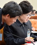대화 나누는 최연혜 사장