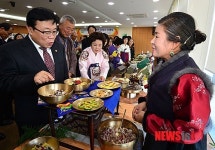 명인 요리 살피는 이동필 장관