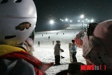 대명 비발디파크 스키장 커플 사이 스키장 전경