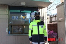 퇴임 앞둔 경찰관, 장병들 위한 방한 마스크 제작