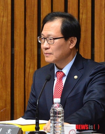 국정원특위 與野간사, 대공수사권·휴대전화감청허용 충돌