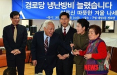 김한길 대표, 어르신들과 화기애애