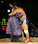 김은수 감독과 포옹하는 김기태