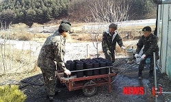 홍천북방면 방공대대 사랑의 나눔 쌀·연탄전달