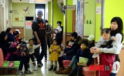 독감으로 북적이는 소화아동병원