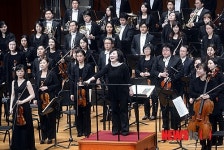 밝게 웃는 지휘자 이선영